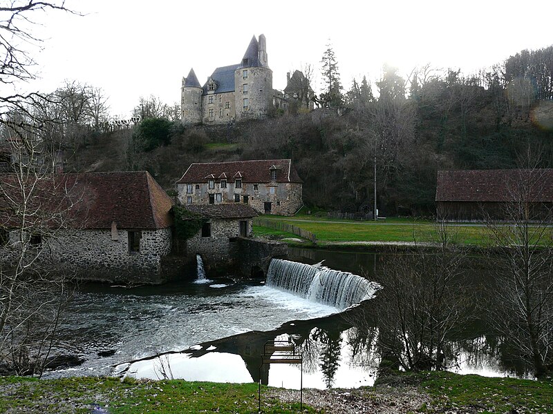 File:Savignac-Lédrier Auvézère Forge (6).JPG