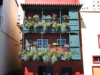 Santa Cruz house with balcony