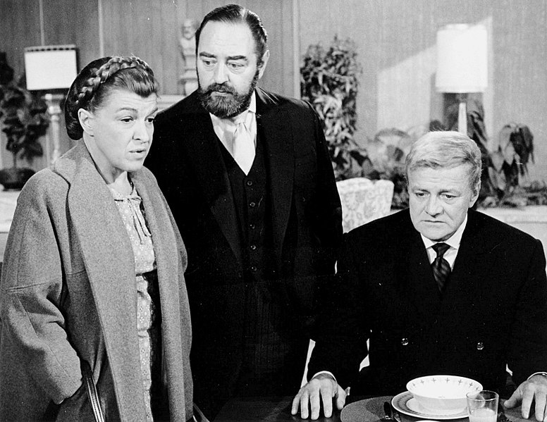 File:Sebastian Cabot, Nancy Walker, Brian Keith (Family Affair - 1970, CBS Television) (1).jpg