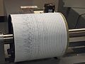 Papera seismogramo registrata ĉe Observatorio Weston, Masaĉuseco, Usono
