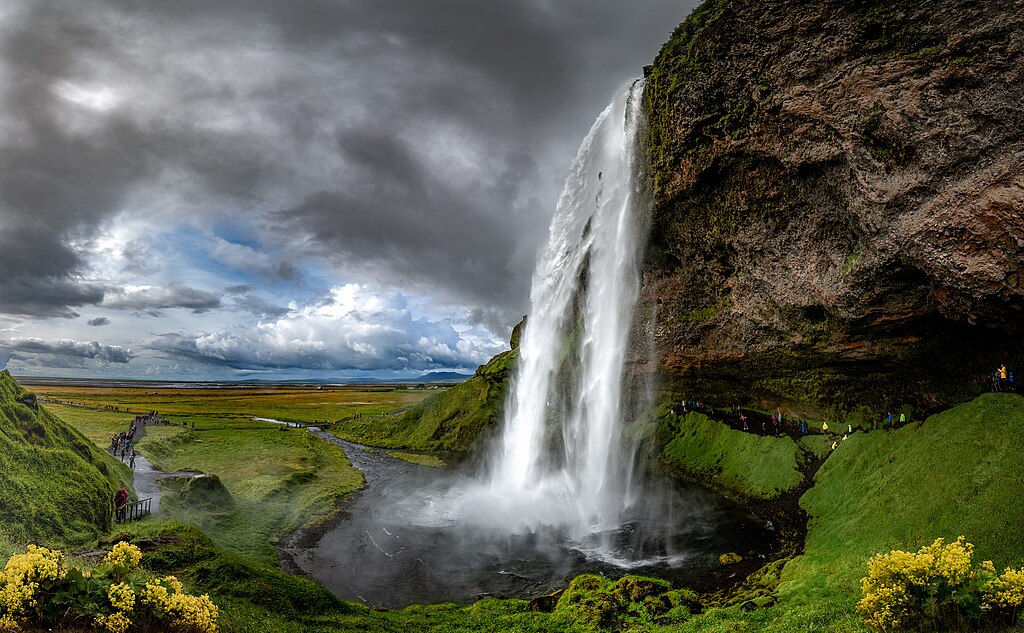 Seljalandsfoss-2 (44669260075)