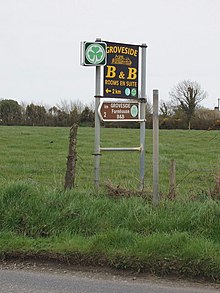 Le symbole Shamrock montre un hébergement approuvé, près de Kilmore - geograph.org.uk - 1301744.jpg