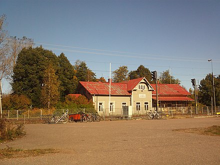 The railway station.