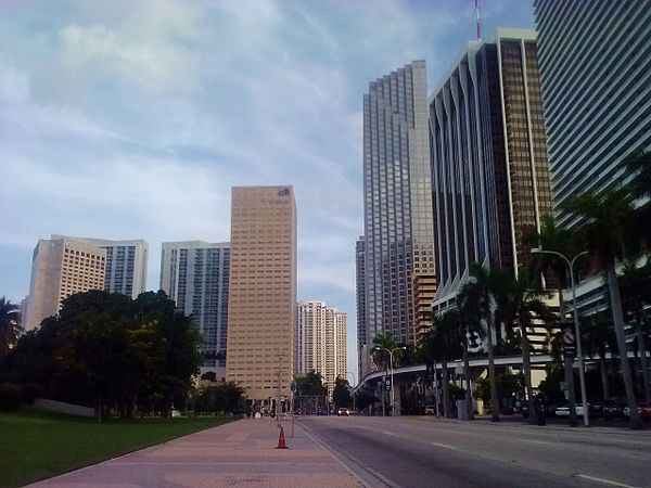 US 1 along Biscayne Boulevard in downtown Miami, Florida