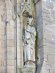 Statue cathédrale Coutances Hauteville 2.JPG