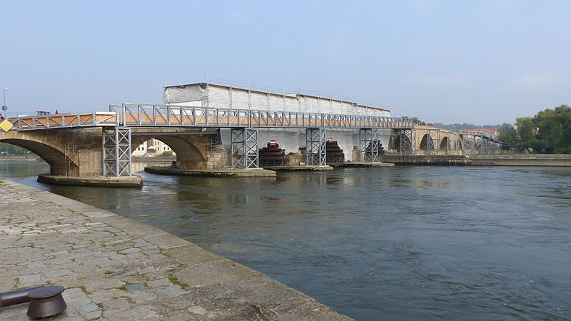 File:Steinerne Brücke Regensburg 02.JPG