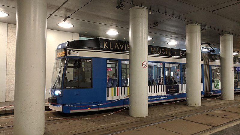 File:Straßenbahn Rostock 5 667 Hauptbahnhof 181005.jpg