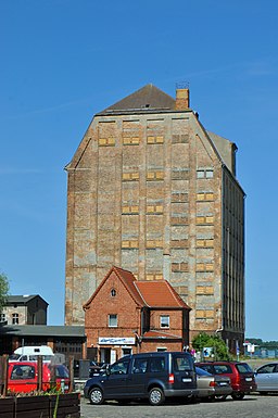 Stralsund, Hafenstraße 16, Silo III (2013-07-08), by Klugschnacker in Wikipedia (1)