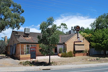 How to get to Strathdale with public transport- About the place