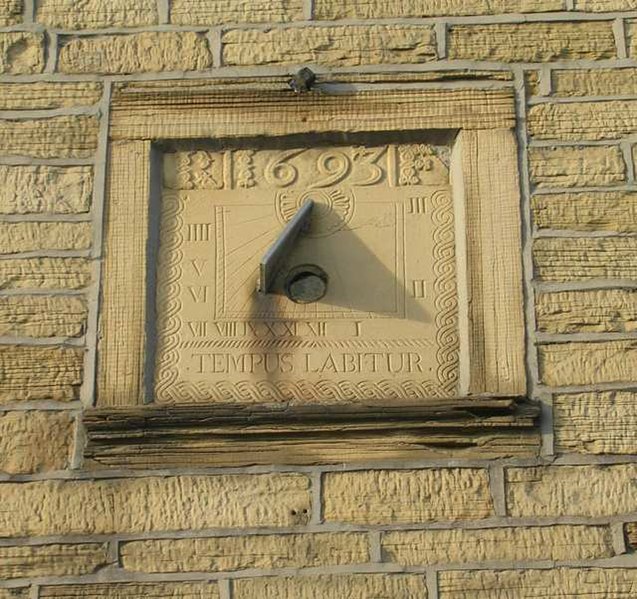 File:Sundial on wall of 407 Highfield Road - geograph.org.uk - 612539.jpg