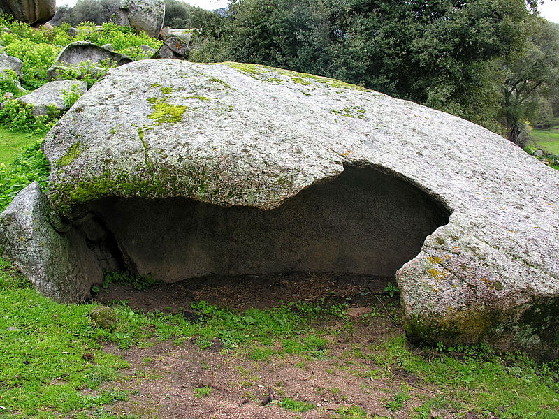 File:Taffoni corse à Filitosa.jpg