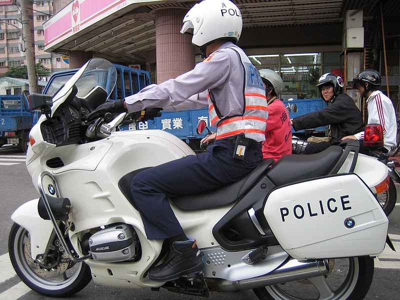 File:Taiwan Police on BMW motorcycle.jpg