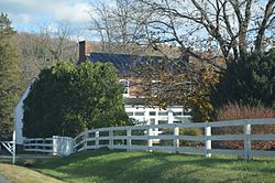 Taylor Springs Haus hinten.jpg