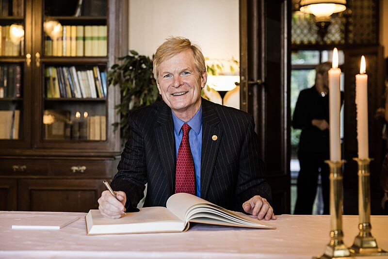 File:The 2022 Kavli Prize Laureate Cristopher Walsh signing the protocol (2022) (52337277253).jpg