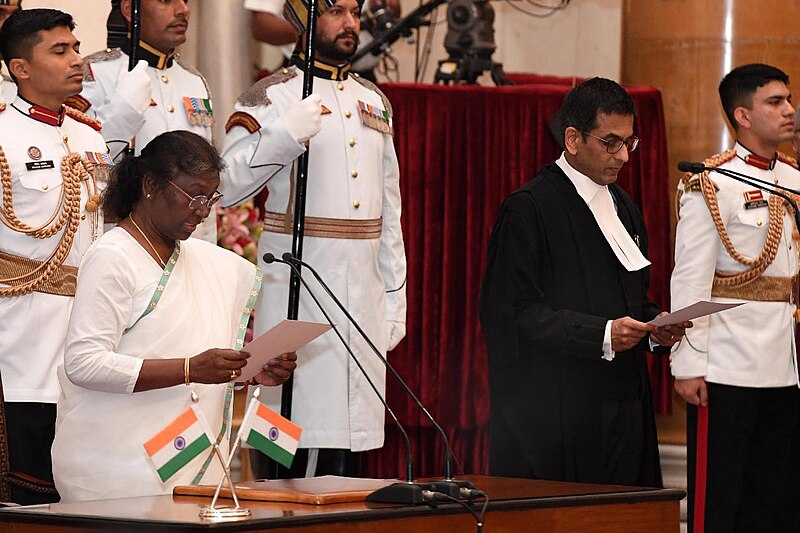 File:The President of India, Smt. Droupadi Murmu administered the oath of office to Dr. Justice Dhananjaya Yashwant Chandrachud as the Chief Justice of the Supreme Court of India.jpg