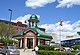 Thunder Bay Tourist Pagoda va uning atrofidagi binolarning ko'rinishi