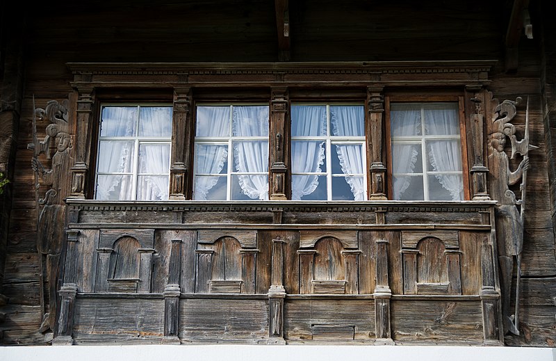 File:Toggenburg Furt Haus Näf window decoration 1st floor right.jpg