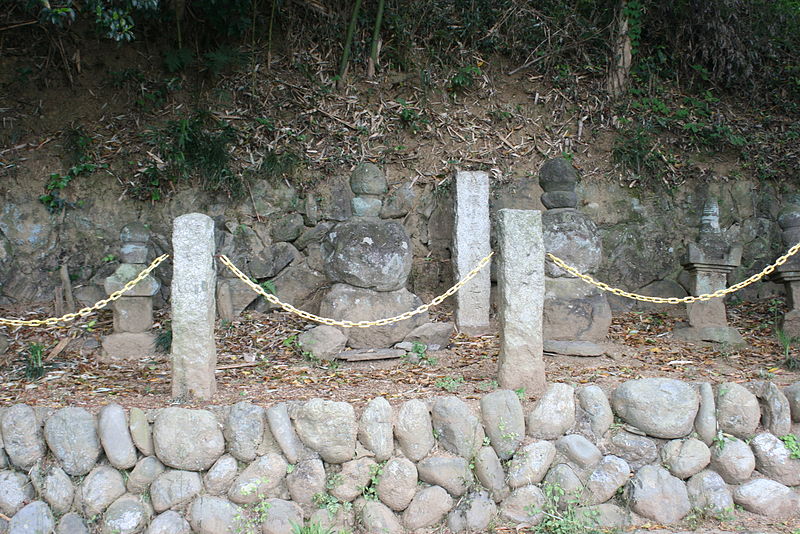 File:Tomb of Inomata Noritsuna.JPG