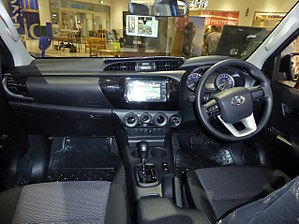 Toyota_HILUX_X_(QDF-GUN125-DTTSH)_interior