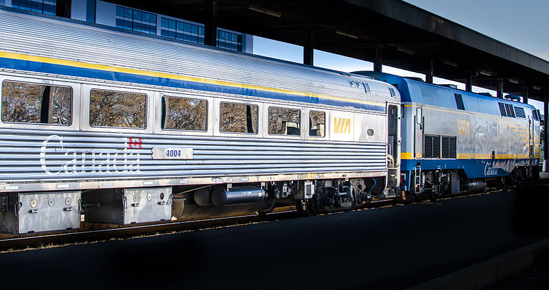 File:Train in Ottawa (15565381430).jpg