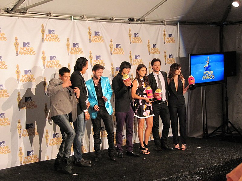 File:Twilight Saga- New Moon cast at 2010 MTV Movie Awards.jpg