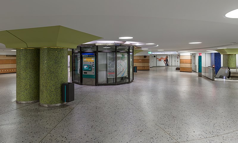 File:U-Bahnhof Dom-Römer, Frankfurt, Mezzanine 20190914 1.jpg