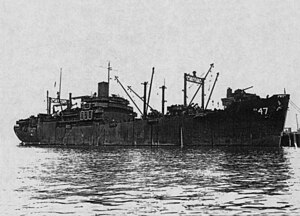 USS Lamar (APA-47) in de haven, circa 1945.jpg