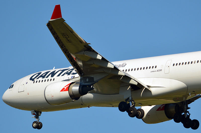 File:VH-EBH 'Hunter Valley' Airbus A330-203 Qantas (10772626006).jpg