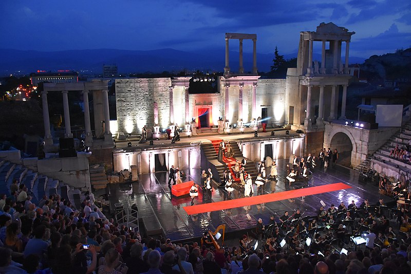 File:VIVA L’OPERETTA Opera Open on Plovdiv Roman theatre, Bulgaria 07.jpg