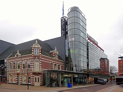 Hoe gaan naar Warenhuis Van Der Veen met het openbaar vervoer - Over de plek