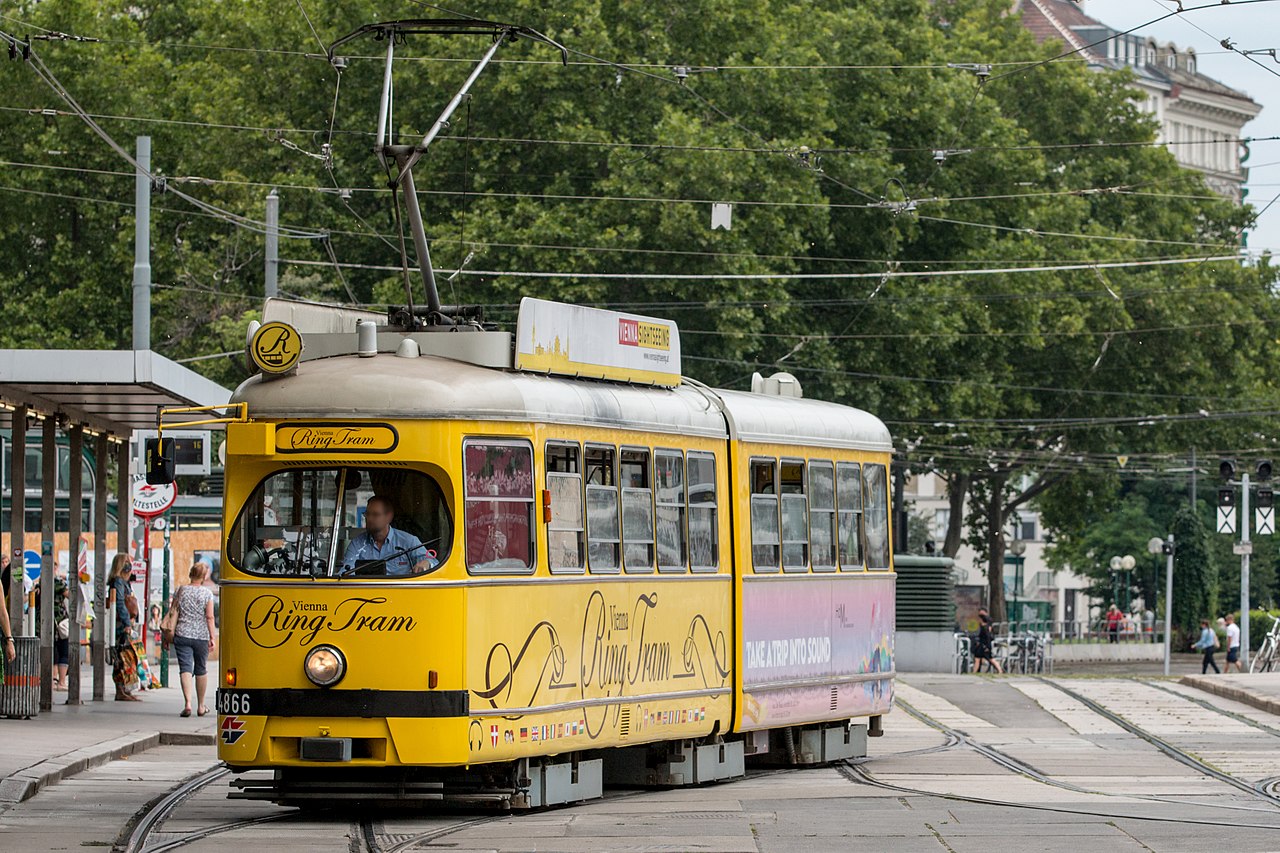 PHOTOS: Vienna Tourist Attractions Vs. Their Worst Online Reviews