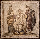 Mosaïque. Virgile assis, rouleau de l'Éneide en main. Debout, Clio tenant un papyrus et Melpomène un masque tragique.