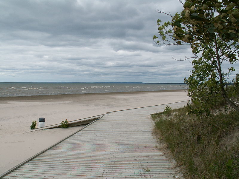 File:Wasaga Beach 3 db.jpg