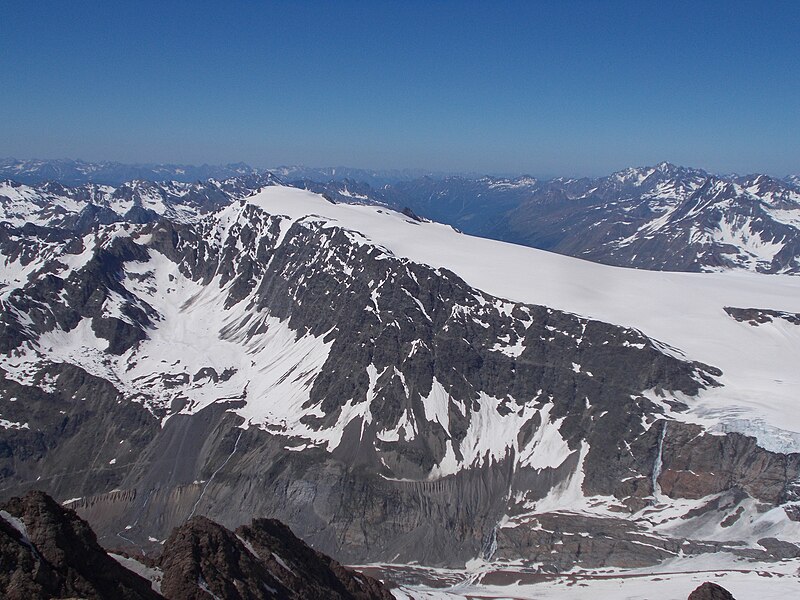 File:Weißseespitze, von der Weißkugel aufgenommen.jpg