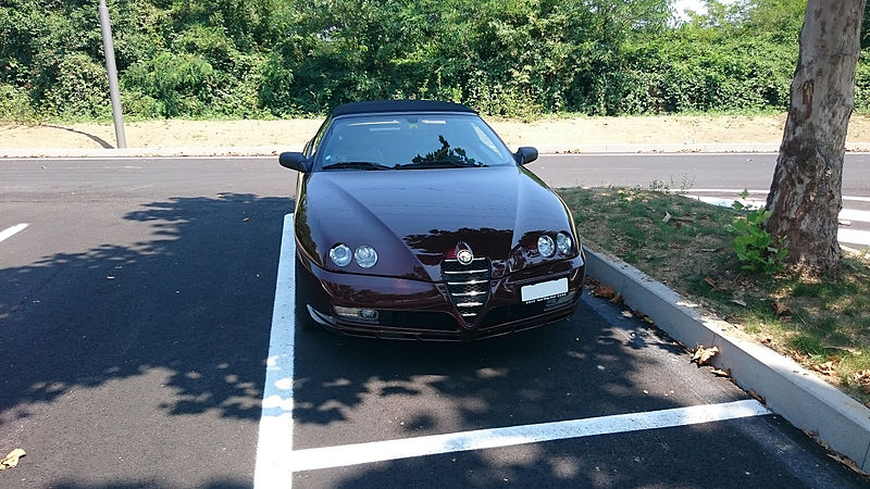 File:"15 - ITALY - Parked automobiles out of Museo Storico Alfa Romeo Milan - in this pics front views of Alfa Romeo Spider bordeaux.JPG