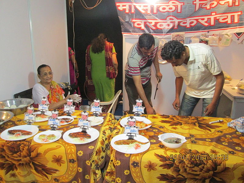 File:'Worli Koliwada Fish' recipe at Worli festival-2014.JPG