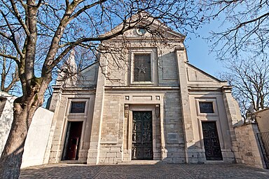 Façade de l'église Saint-Pierre de Montmartre, au no 2.