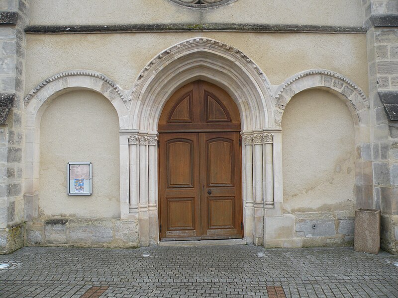 File:Église de la Nativité de Notre-Dame de Villeneuve-les-Sablons ext 1.JPG