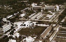 Aerial view of the fair site Dau xao Ha Noi 1902.jpg