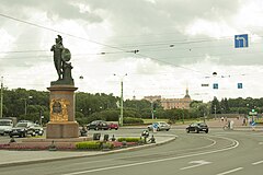 Вид на памятник Суворову и Марсово поле с Троицкого моста, 2011-07-13.jpg