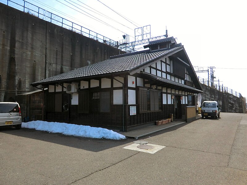 File:近江塩津駅 - panoramio.jpg