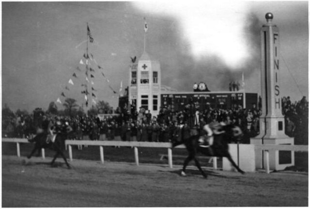 The sixth winner, Count Fleet, in the 1943 Kentucky Derby