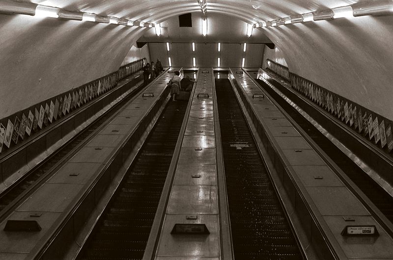 File:1979 Escalators - Waterloo tube station.jpg