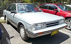 1985 Nissan Bluebird (P910 Series III) GXE sedan (2009-12-09).jpg