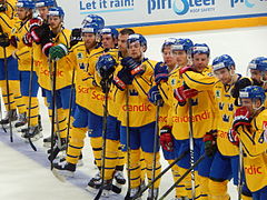 Сколько раз становилась чемпионом сборная команда швеции. Хоккейная команда Швеции. Сборная Швеции по хоккею. Сборная Швеции по хоккею с шайбой форма. Форма Шведов хоккей.