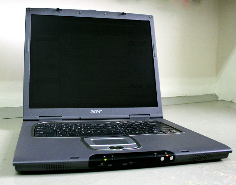 File:ACER TravelMate 8004.jpg