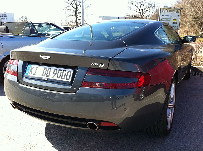 Aston Martin DB9 800px-AM_DB9_Heckansicht2