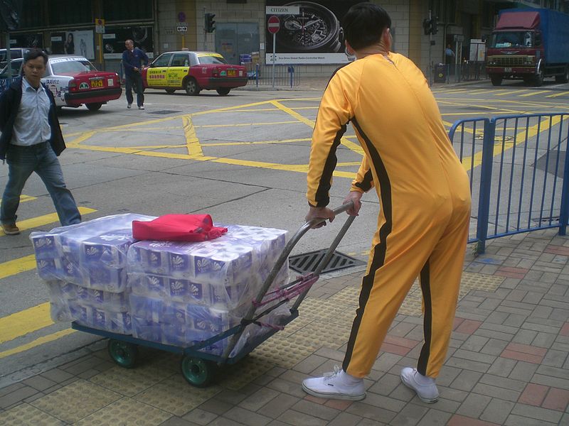 File:A man in yellow sportsuit pushing a hand cart with goods at Hoi Yuen Road.JPG