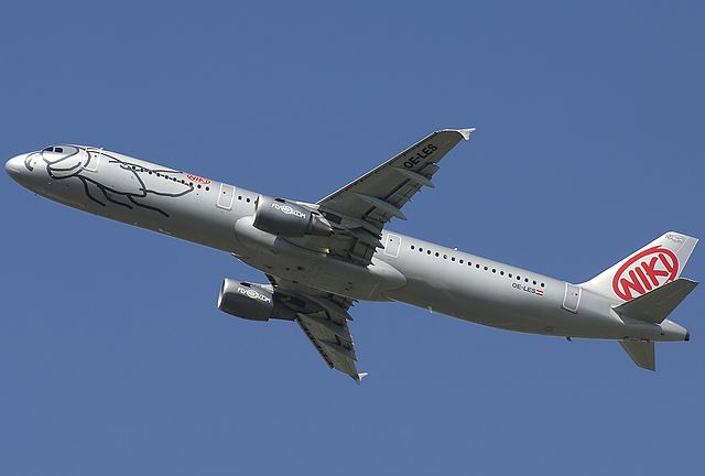 Niki Airbus A321-200 in the livery used until 2012