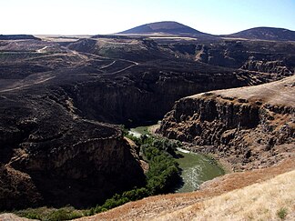 Armenian highlands, Achurjan gorges, tributary of the Aras, view from Ani, which has been Turkish since 1921, to the side that has remained Armenian